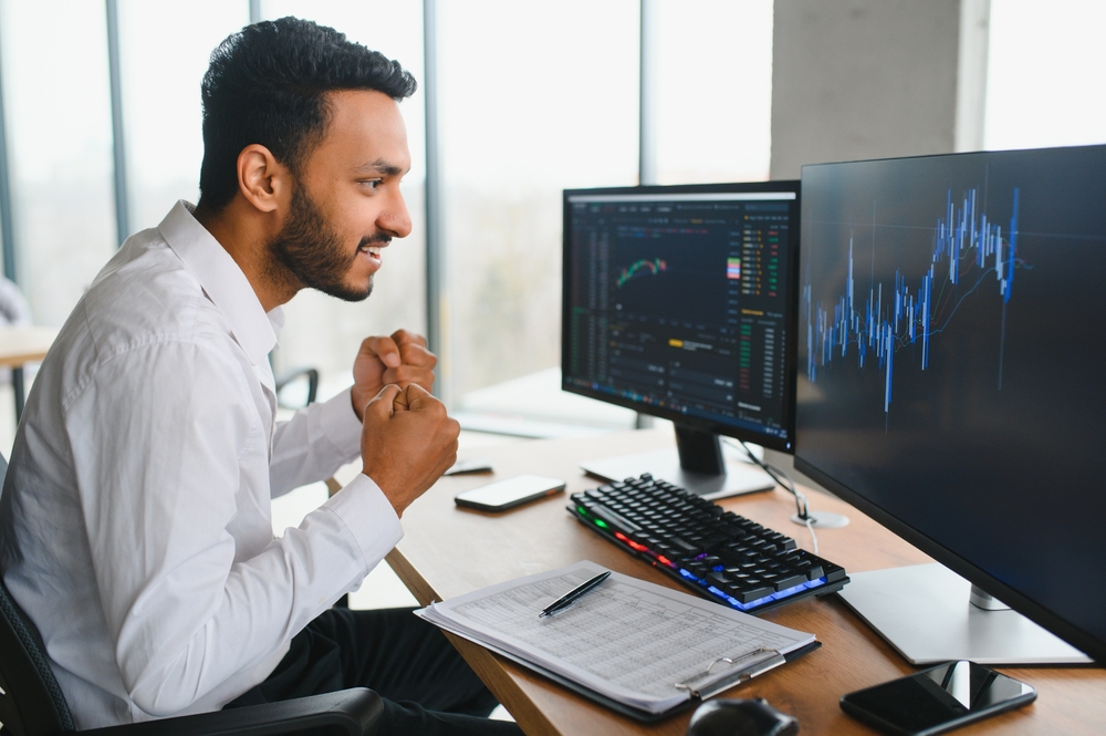 SideViewOfSmartIndianCryptoTraderInvestorAnalystBroker | Best Forex Tips تداول الفوركس عبر الانترنت. تقييم شركة CAPEX.com