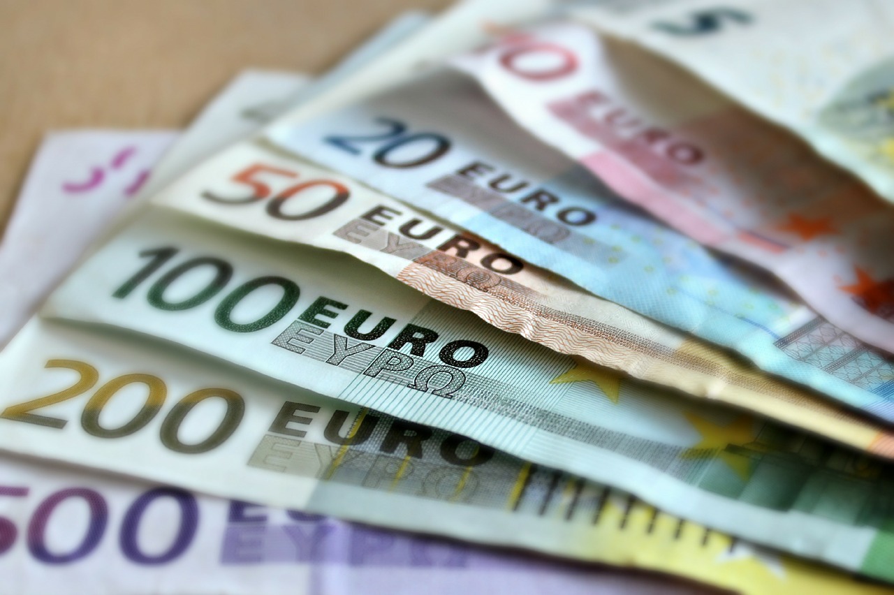 Euro Dips due to Fears of French Lockdown